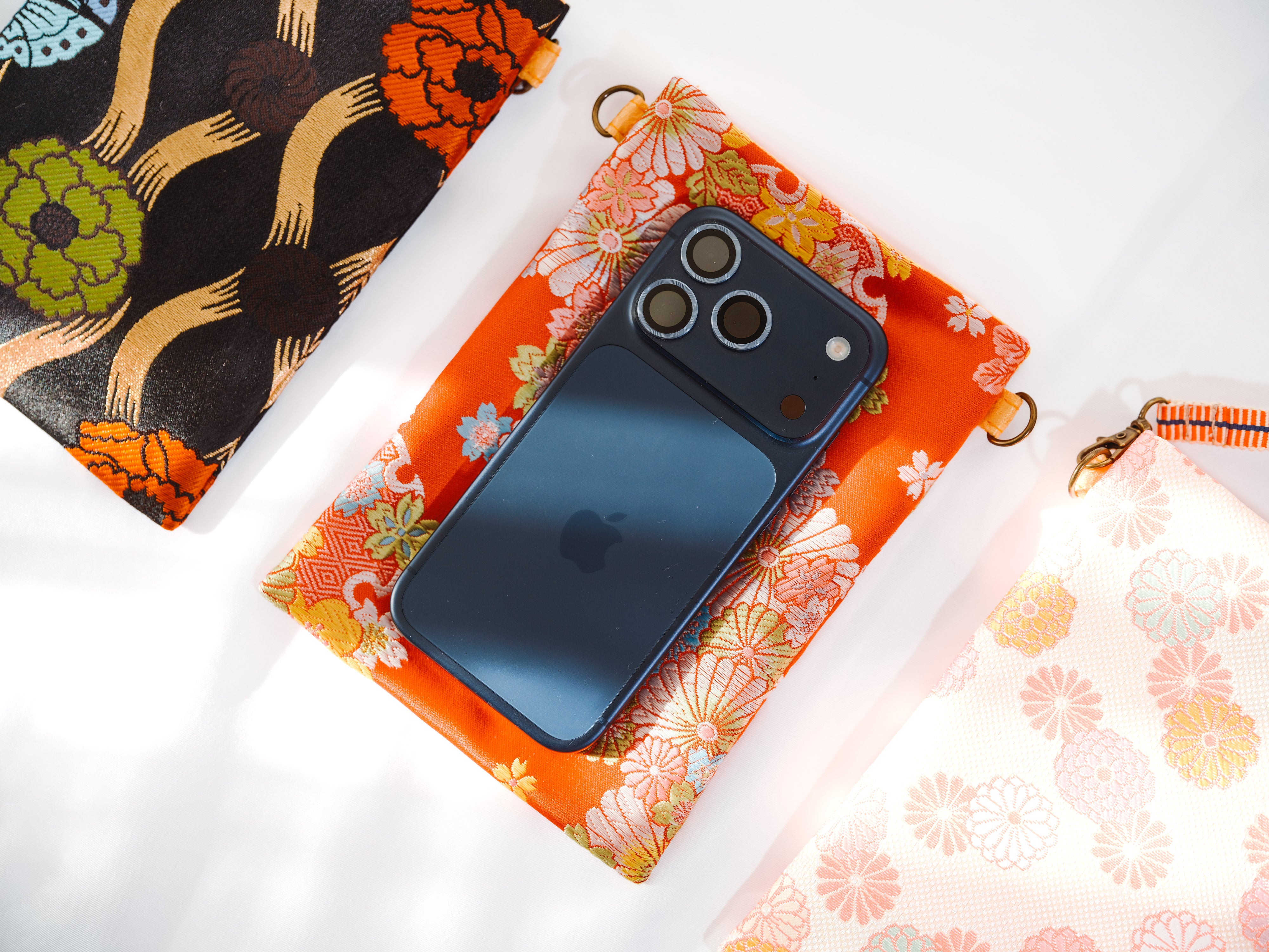 iphone スマホポシェット|金襴織り