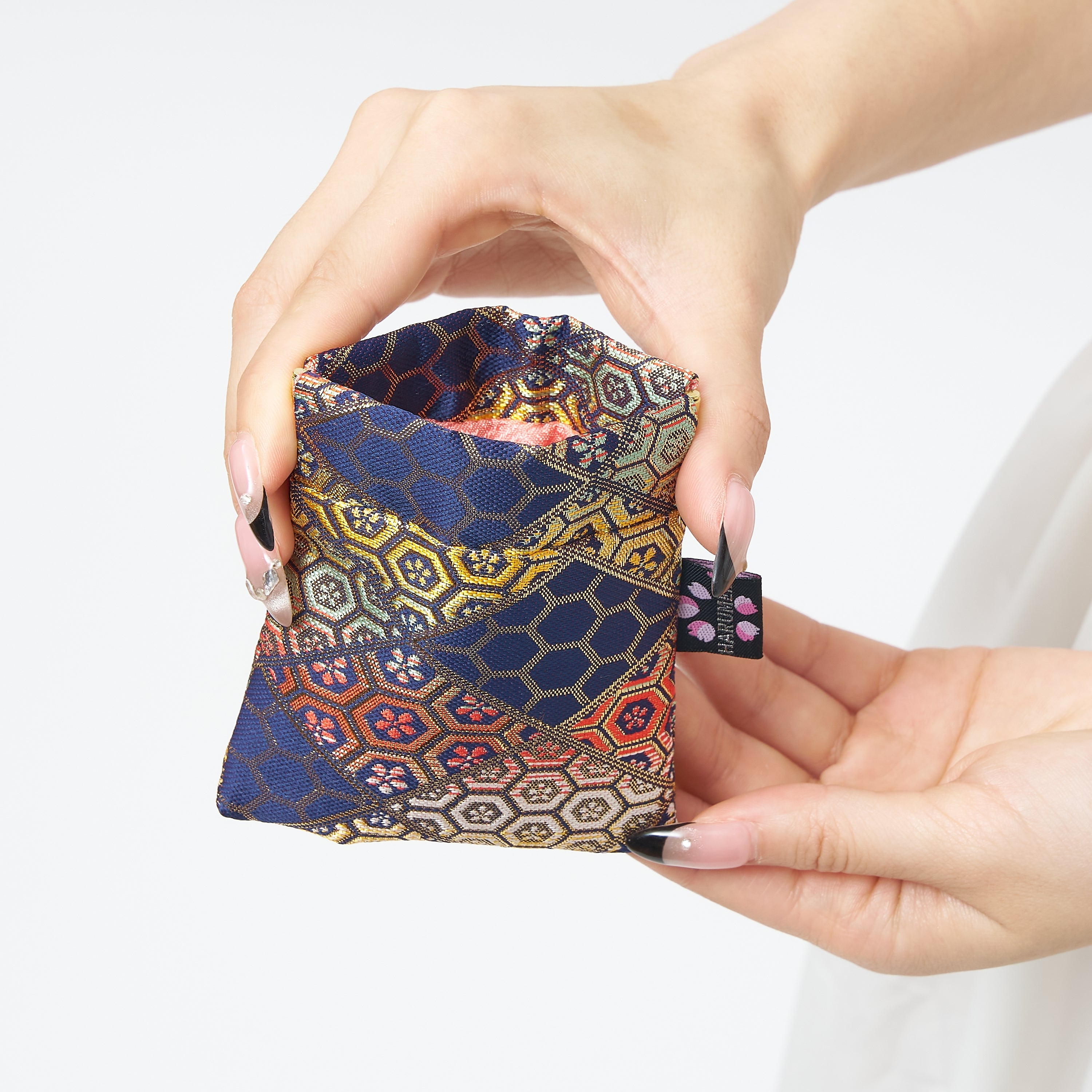 指先で開く『きらりポケット mini』ヴィンテージ金襴 バネ口ポーチ / アクセサリー・薬入れ - HARUMEKI