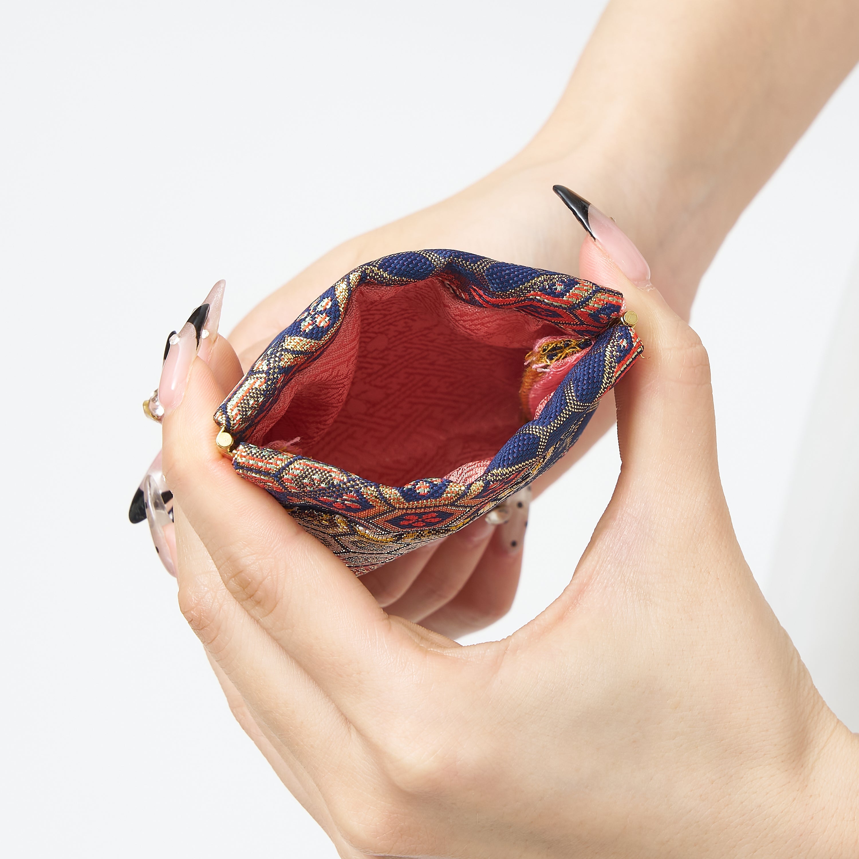 指先で開く『きらりポケット mini』ヴィンテージ金襴 バネ口ポーチ / アクセサリー・薬入れ - HARUMEKI