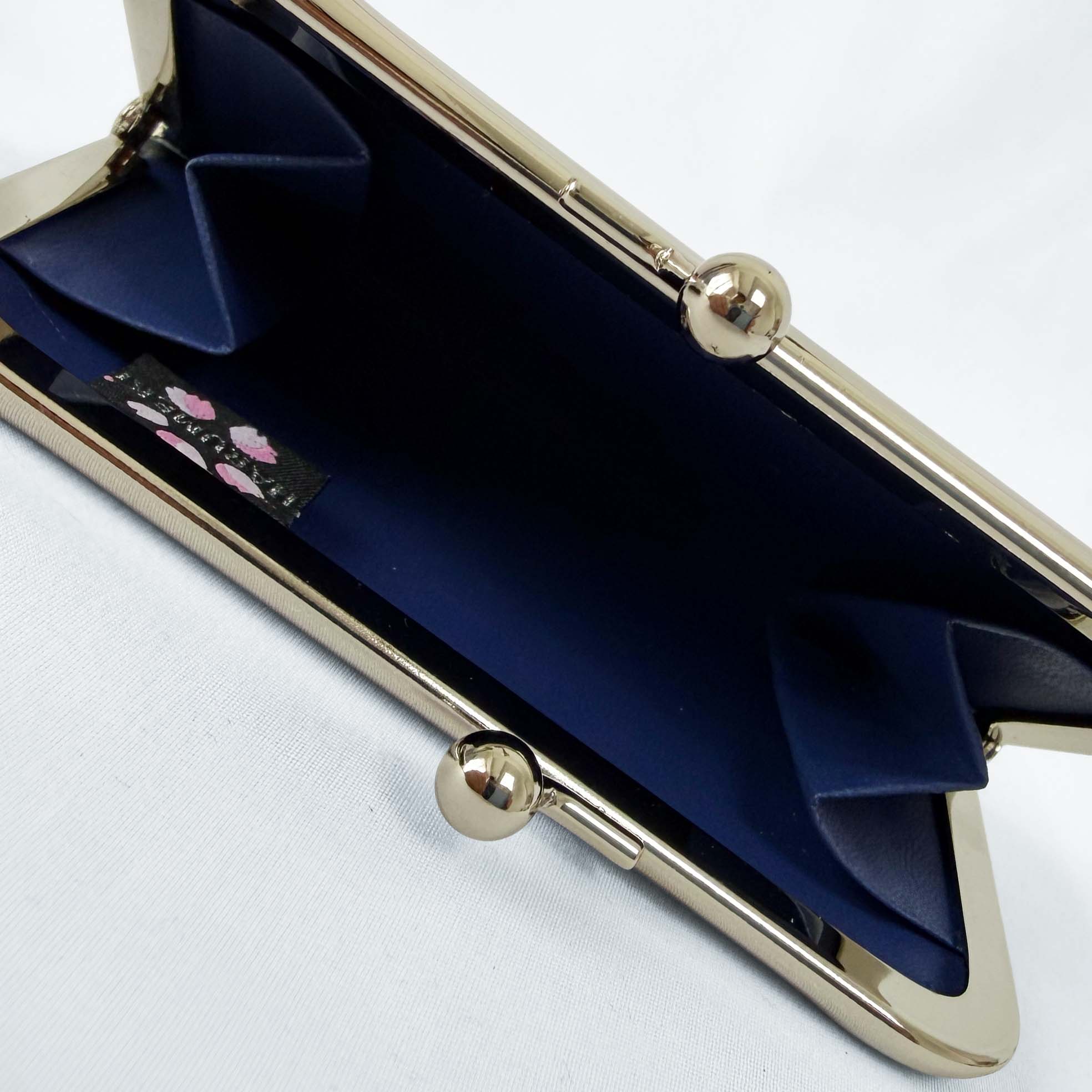 福を呼び込み、豊かさを守る。　　「金襴がま口財布」