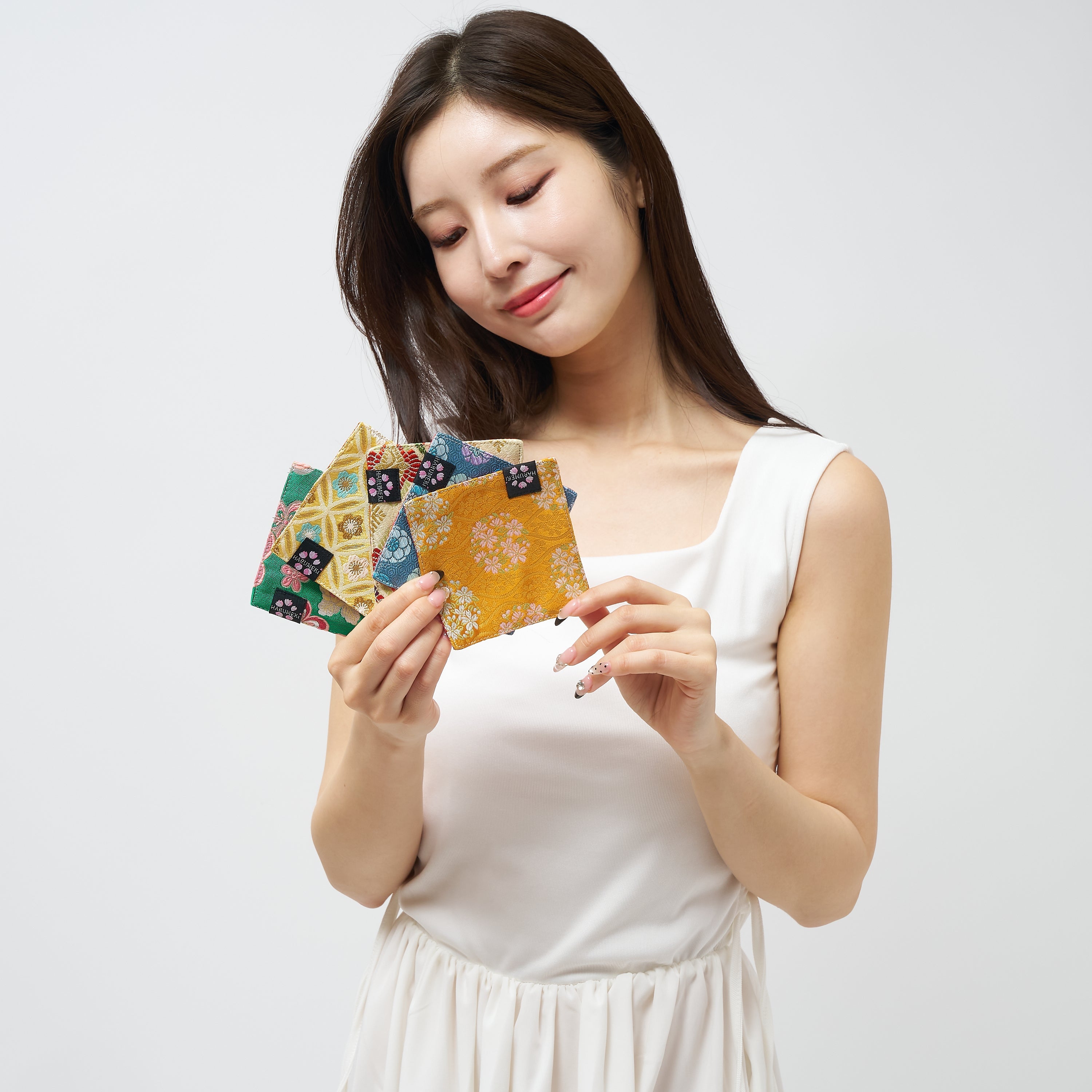 【祝膳を彩り、家中に願いを散りばめるコースター　５枚セット】金襴（Kinran）マルチマット「季節の雫」 - HARUMEKI
