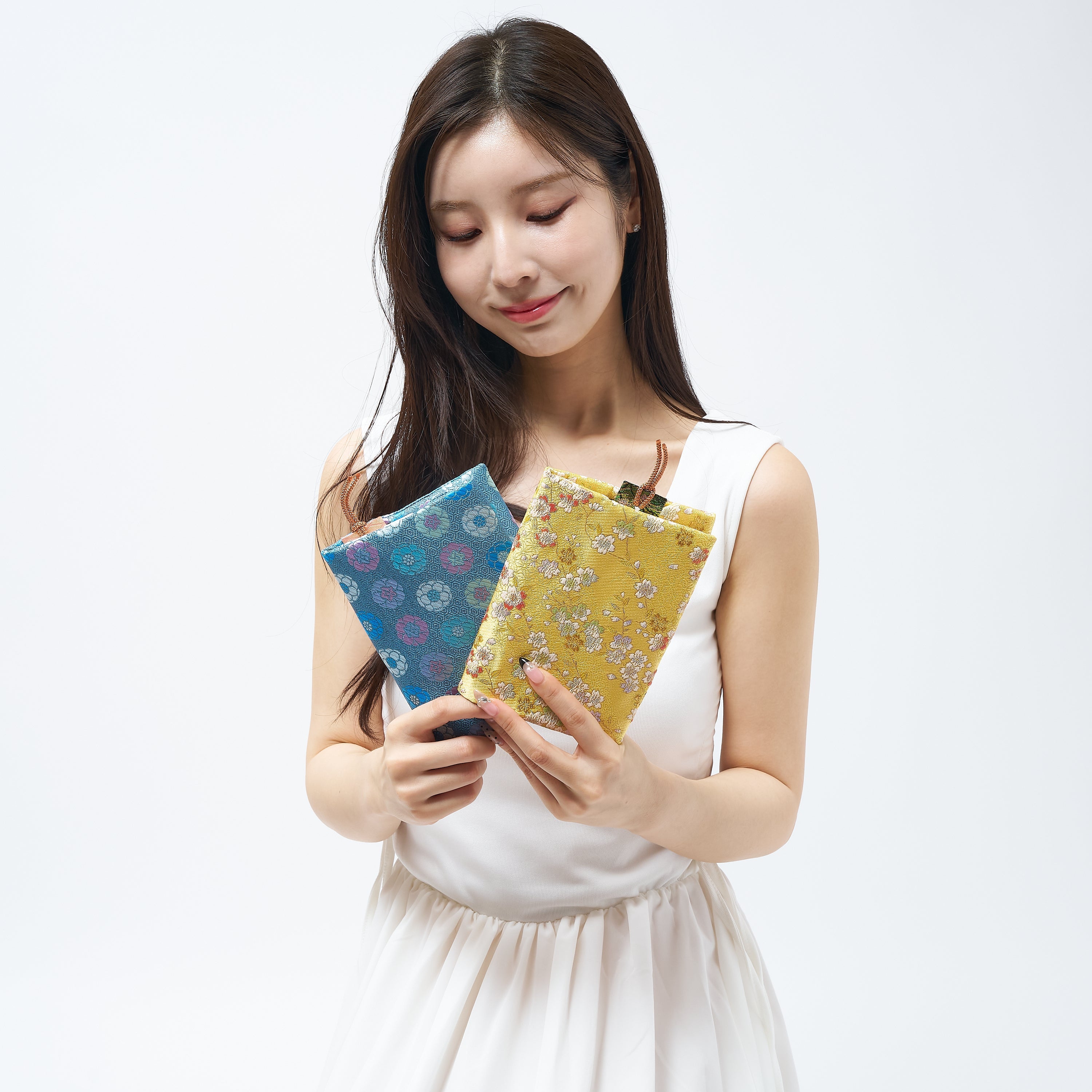 【ヴィンテージ金襴】ものがたり装いカバー（ブックカバー・しおり付） 世界に一つの織言葉で包む、あなただけの聖域 - HARUMEKI